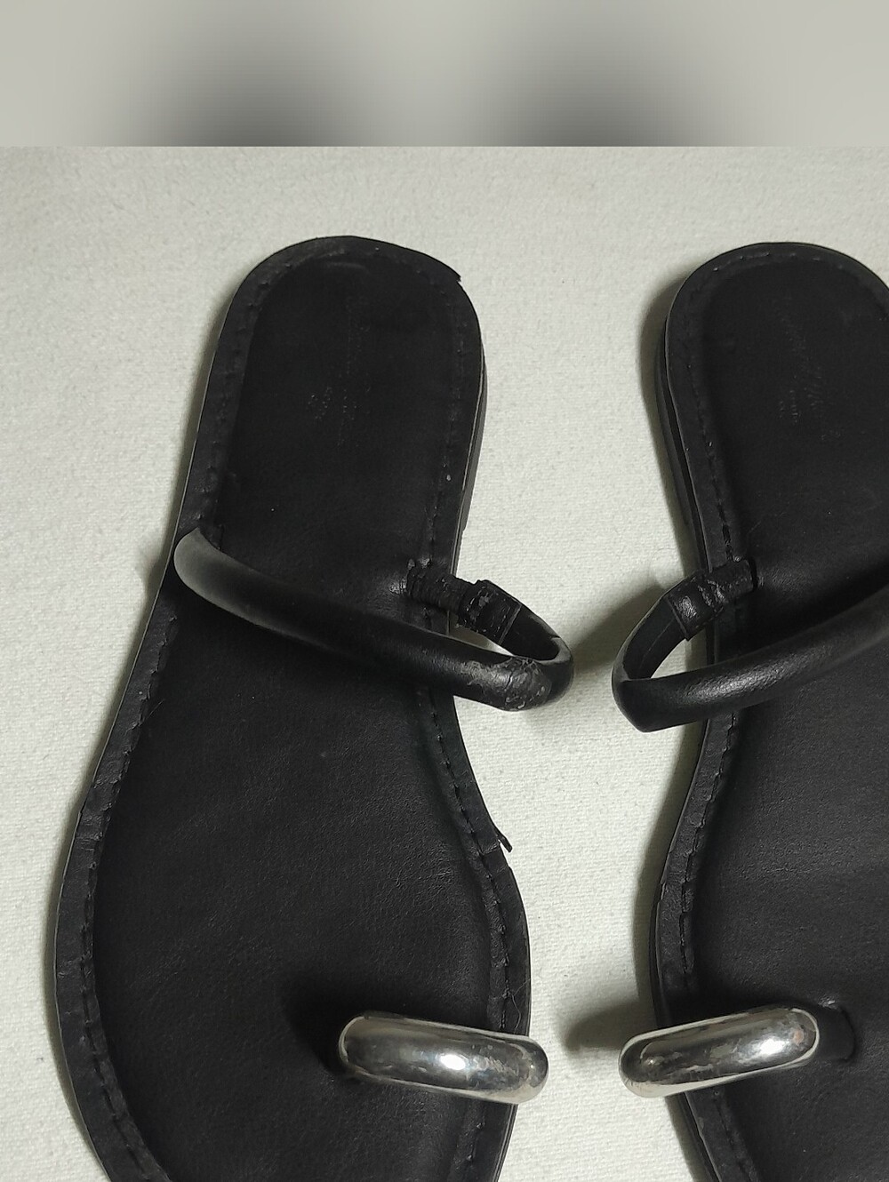 Universal Thread Black Leather Slide with Toe-Ring Detail